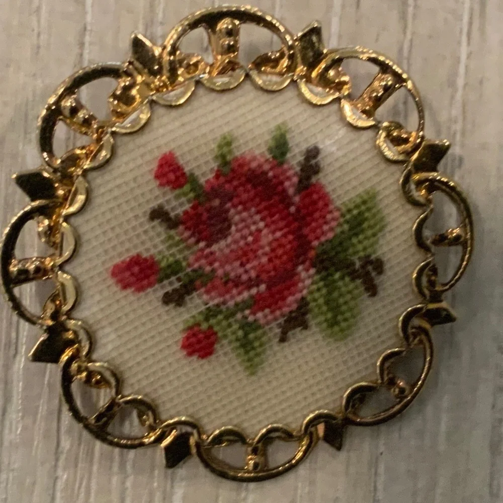 Vintage Victorian Brooch